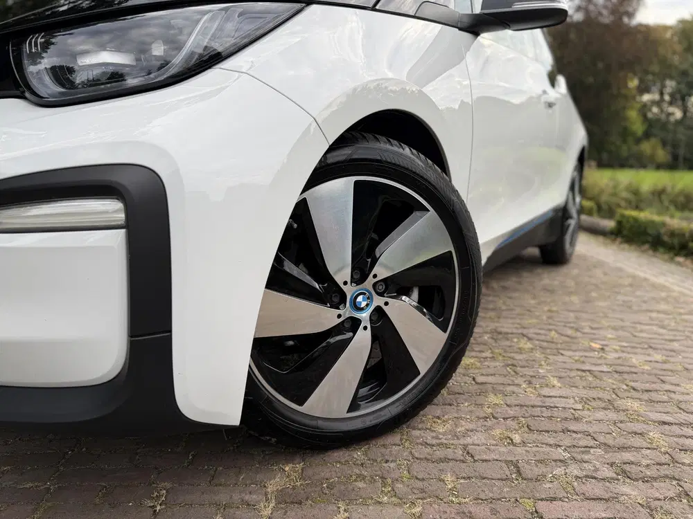 BMW i3 Basis 120Ah 42 kWh uit 2019, foto 2