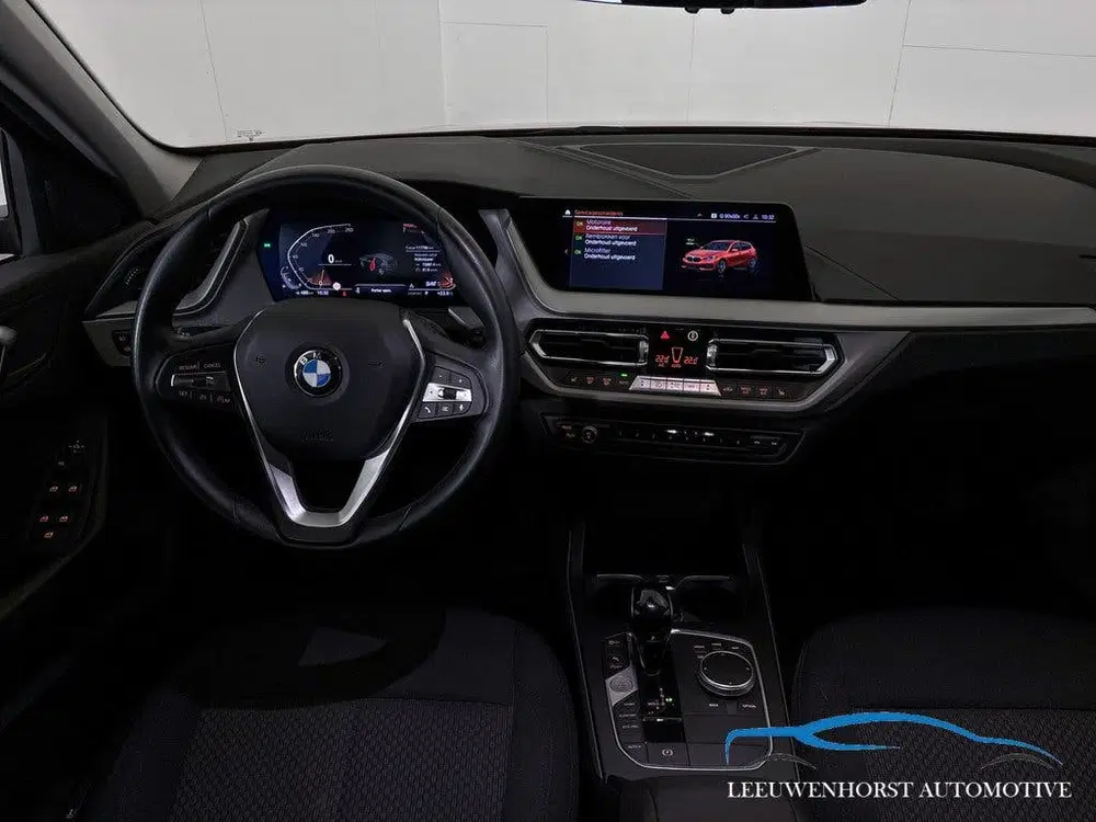 BMW 1-serie 118i Business Edition automaat uit 2022, foto 11