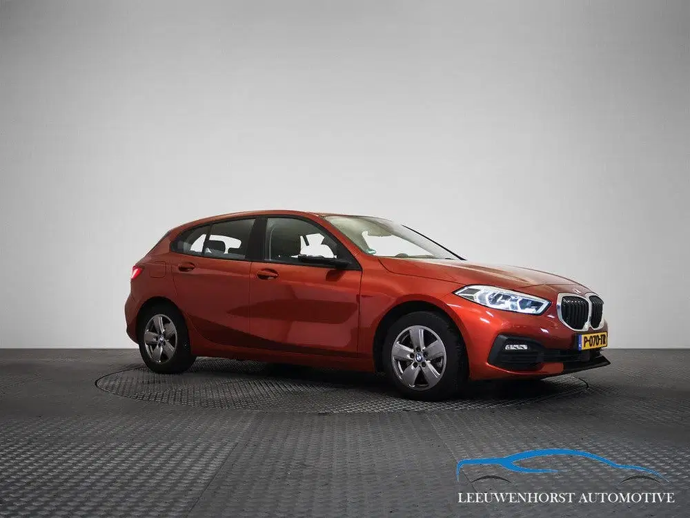 BMW 1-serie 118i Business Edition automaat uit 2022, foto 2
