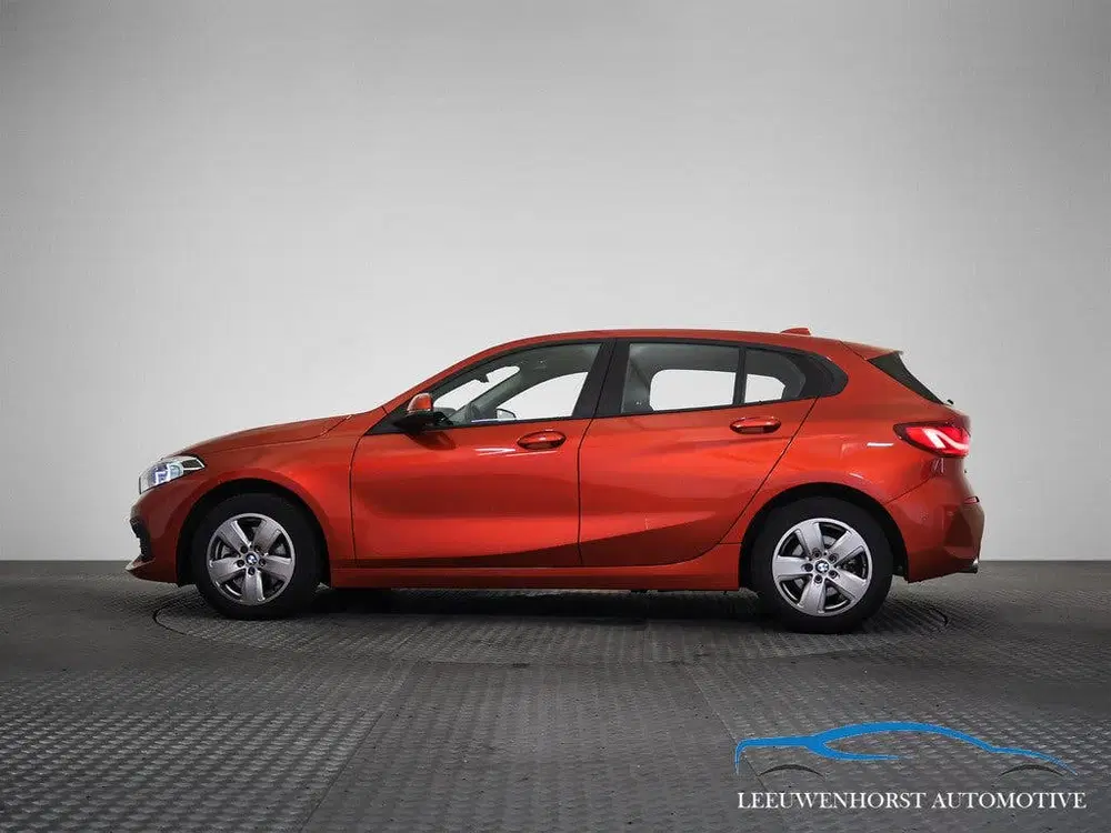 BMW 1-serie 118i Business Edition automaat uit 2022, foto 4