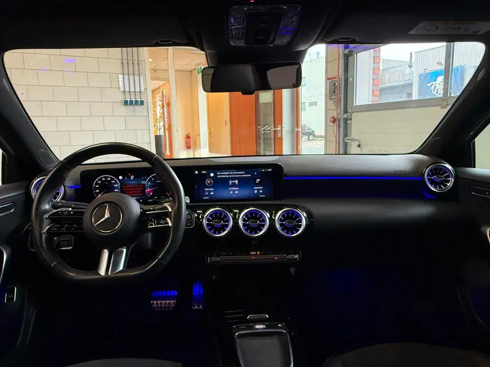 Mercedes-Benz A-Klasse 180 AMG Black Line Automaat uit 2023, foto 14