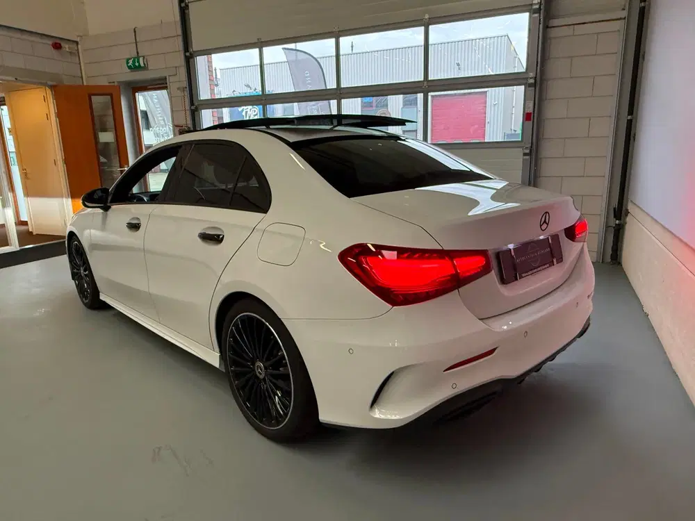 Mercedes-Benz A-Klasse 180 AMG Black Line Automaat uit 2023, foto 3