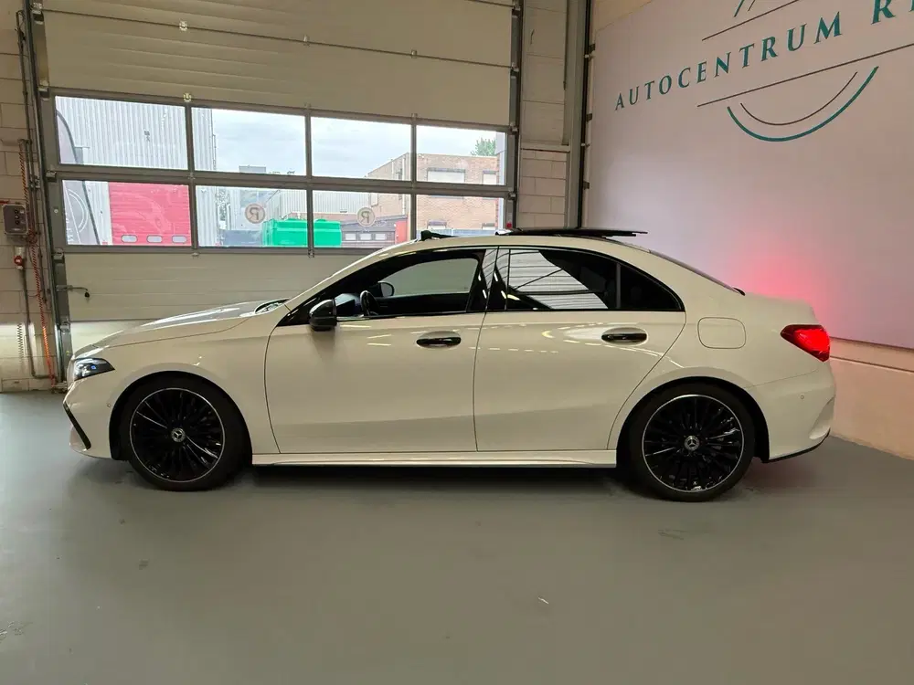 Mercedes-Benz A-Klasse 180 AMG Black Line Automaat uit 2023, foto 4