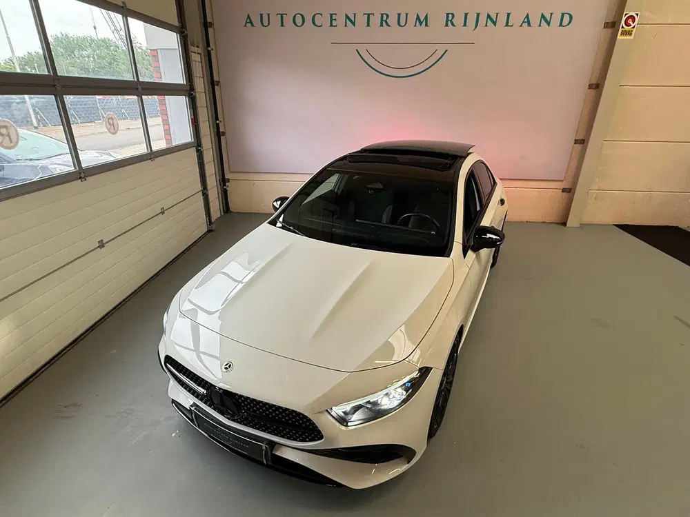 Mercedes-Benz A-Klasse 180 AMG Black Line Automaat uit 2023, foto 5
