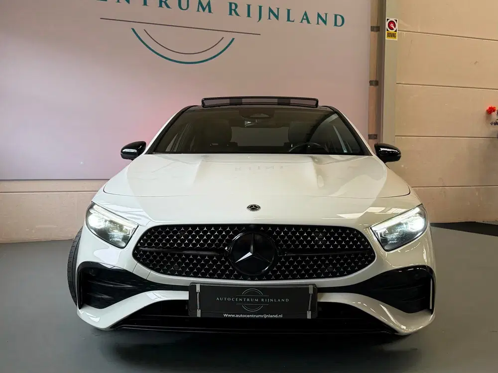 Mercedes-Benz A-Klasse 180 AMG Black Line Automaat uit 2023, foto 6