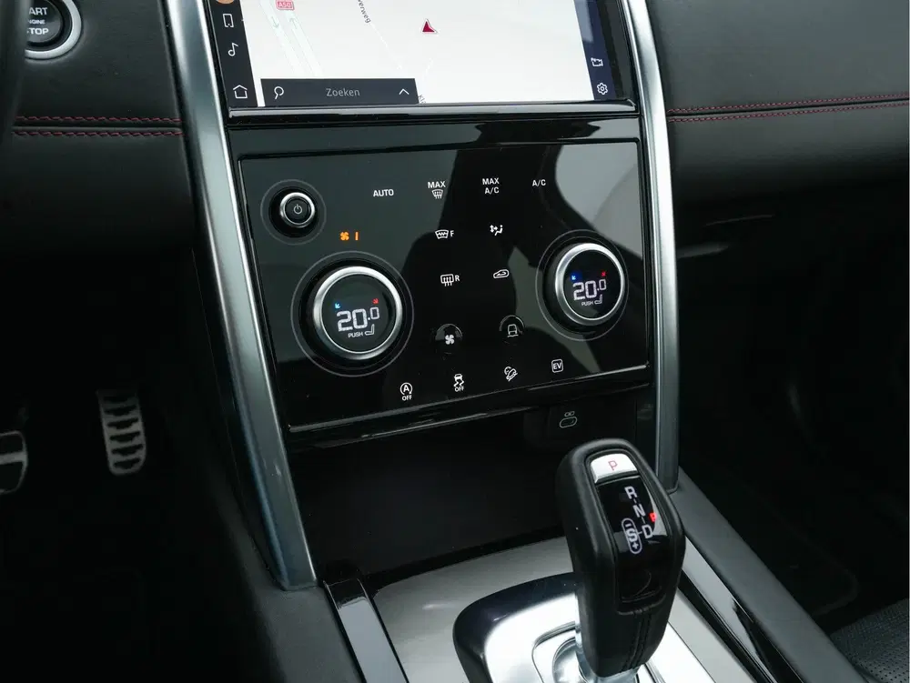Land Rover Discovery Sport P300e 1.5 R-Dynamic Sportpack HSE uit 2022, foto 13