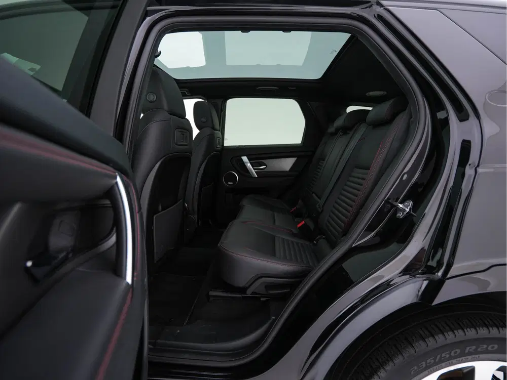 Land Rover Discovery Sport P300e 1.5 R-Dynamic Sportpack HSE uit 2022, foto 9