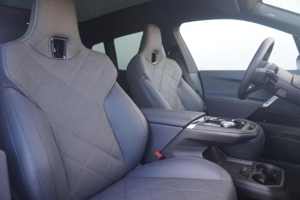 BMW iX xDrive45 uit 2026, foto 4