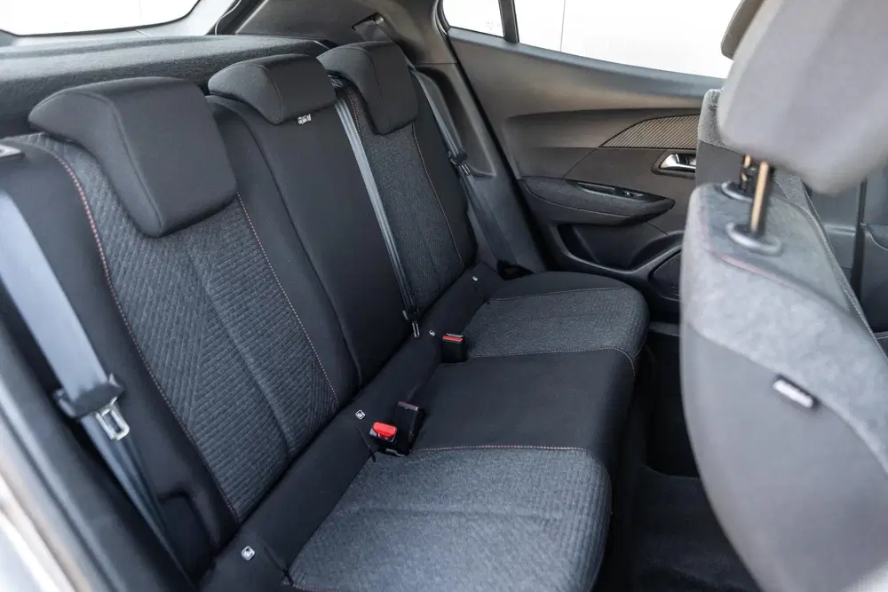 Peugeot 2008 1.2 Hybrid 136 Style uit 2025, foto 11