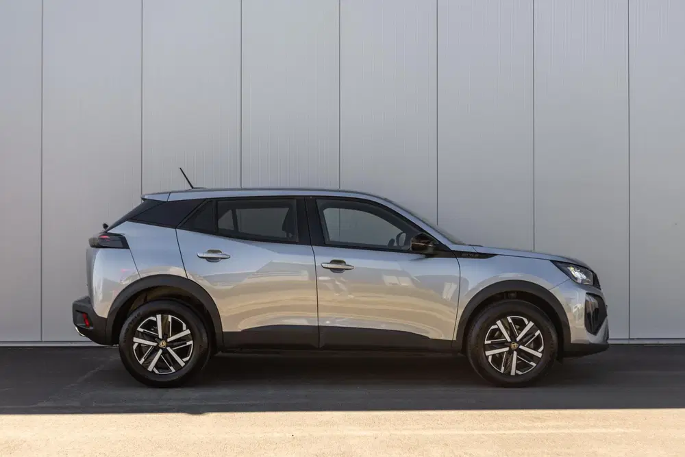 Peugeot 2008 1.2 Hybrid 136 Style uit 2025, foto 2