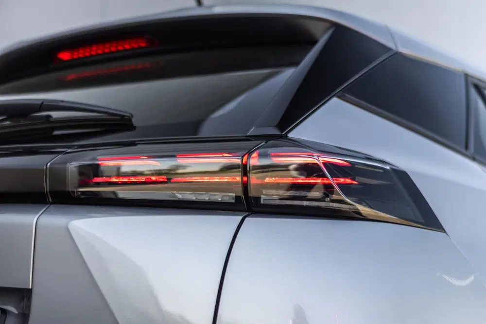 Peugeot 2008 1.2 Hybrid 136 Style uit 2025, foto 6