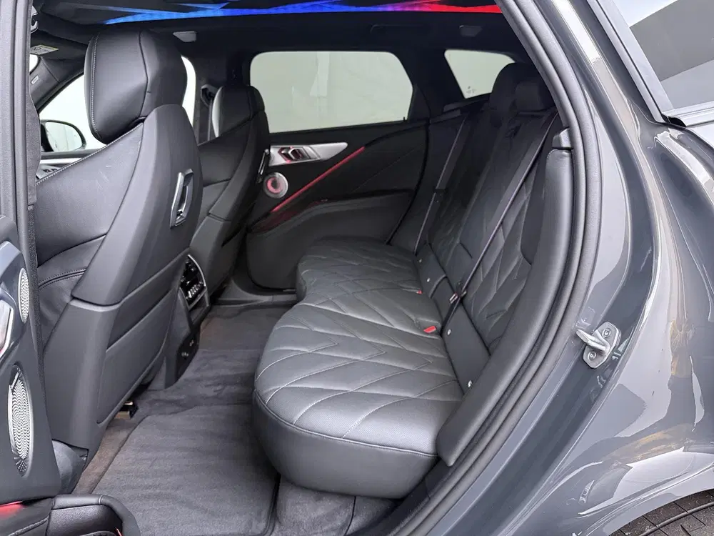 BMW XM PHEV 50e 30 kWh uit 2026, foto 14