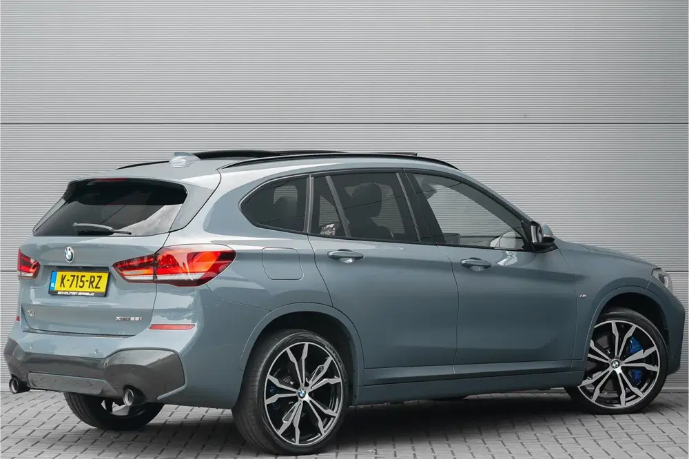 BMW X1 xDrive25i High Executive M-Sport Pano Trek uit 2021, foto 13