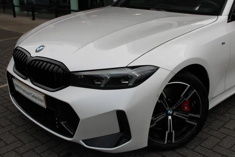 BMW 3-serie 330i xDrive Innovation pack uit 2025, foto 3