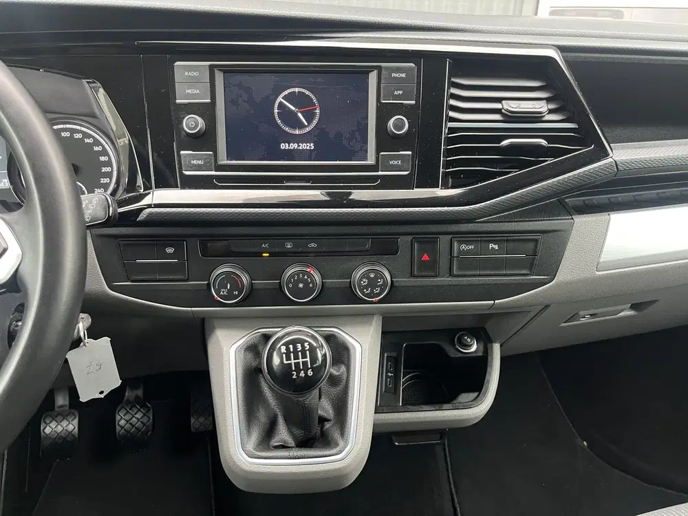 Volkswagen Transporter 2.0 TDI L2H1 DC 150pk Airco Cruise co uit 2023, foto 13