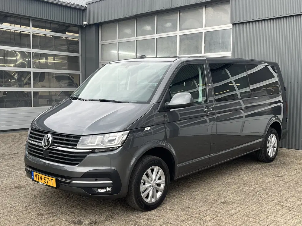 Volkswagen Transporter 2.0 TDI L2H1 DC 150pk Airco Cruise co uit 2023, foto 2