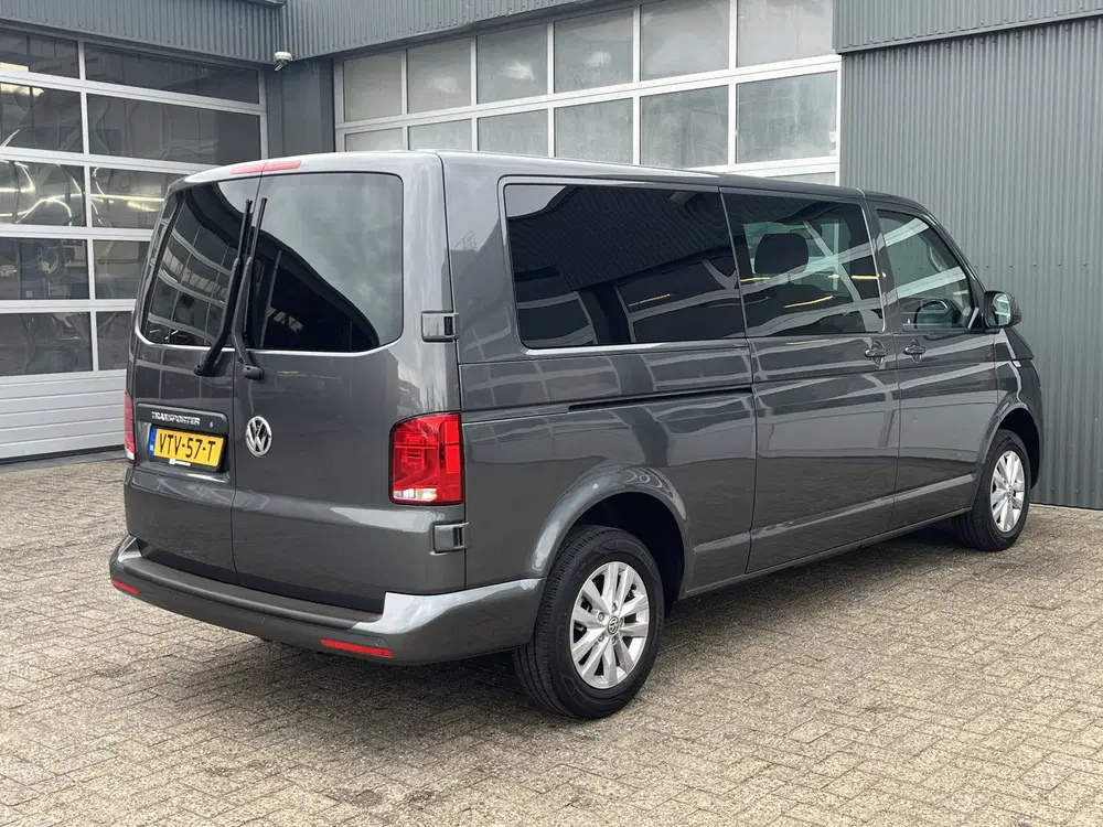 Volkswagen Transporter 2.0 TDI L2H1 DC 150pk Airco Cruise co uit 2023, foto 4