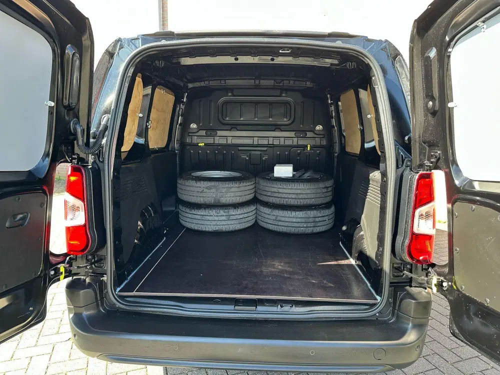 Opel Combo 1.5D 102PK uit 2024, foto 3