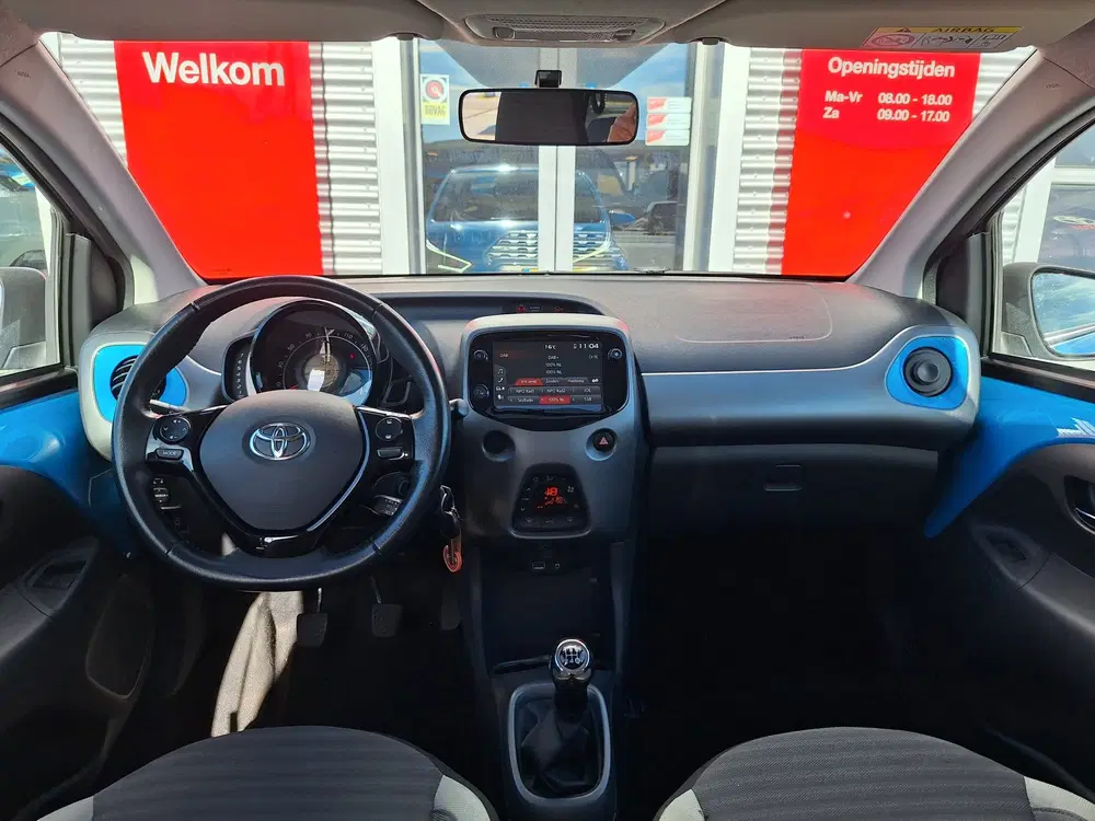 Toyota Aygo 1.0 VVT-i x-cite met elektrisch cabrio dak uit 2019, foto 13