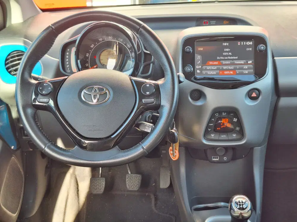 Toyota Aygo 1.0 VVT-i x-cite met elektrisch cabrio dak uit 2019, foto 14