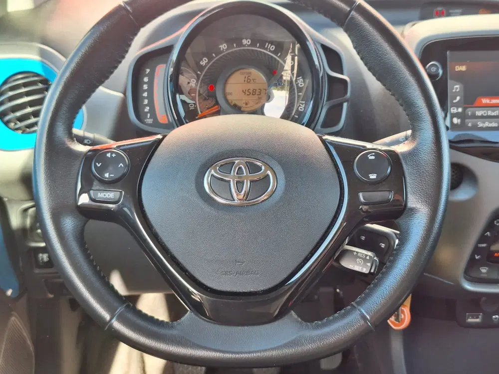 Toyota Aygo 1.0 VVT-i x-cite met elektrisch cabrio dak uit 2019, foto 15