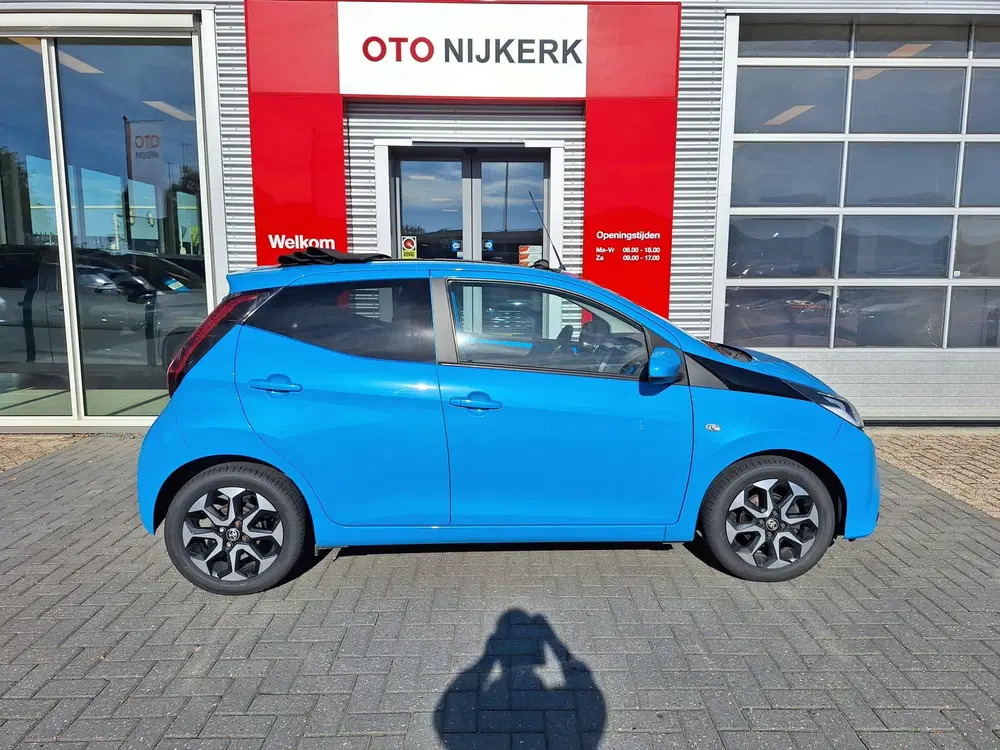 Toyota Aygo 1.0 VVT-i x-cite met elektrisch cabrio dak uit 2019, foto 3