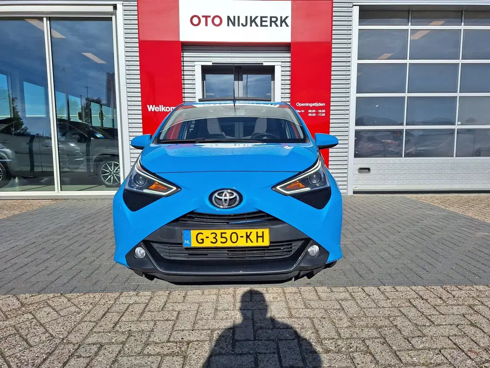 Toyota Aygo 1.0 VVT-i x-cite met elektrisch cabrio dak uit 2019, foto 4