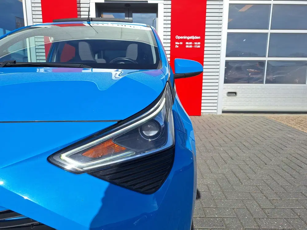 Toyota Aygo 1.0 VVT-i x-cite met elektrisch cabrio dak uit 2019, foto 6
