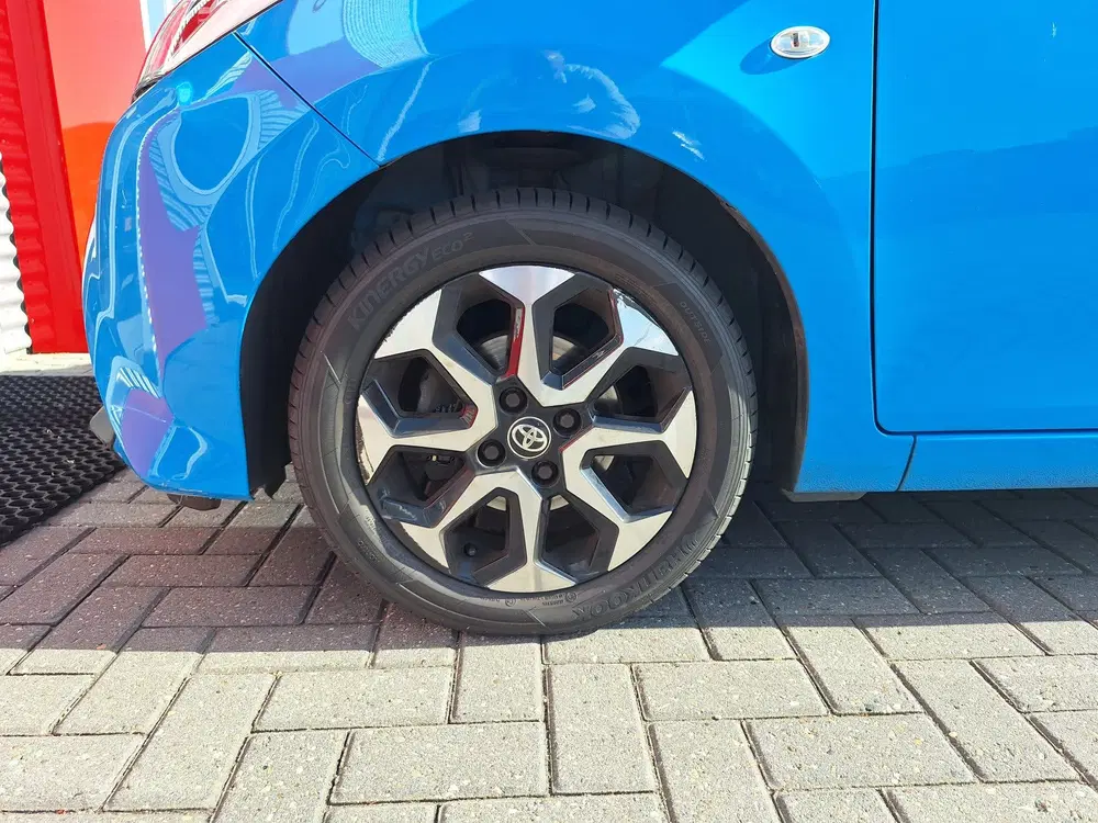 Toyota Aygo 1.0 VVT-i x-cite met elektrisch cabrio dak uit 2019, foto 9
