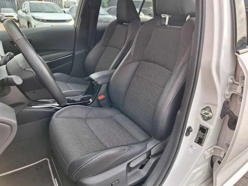 Toyota Corolla Hybrid 140 Dynamic Limited uit 2024, foto 12