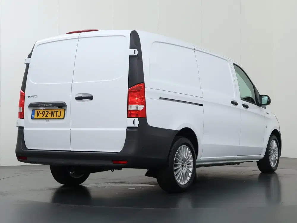 Mercedes-Benz Vito 112 Bestelwagen L2 66 kWh uit 2025, foto 2