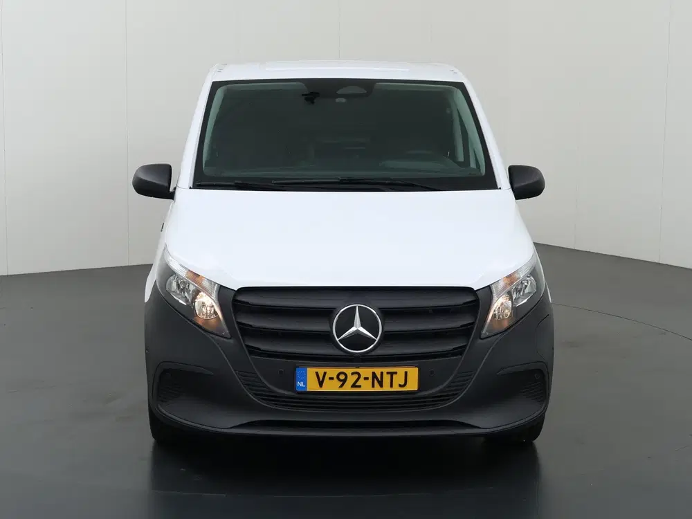 Mercedes-Benz Vito 112 Bestelwagen L2 66 kWh uit 2025, foto 3