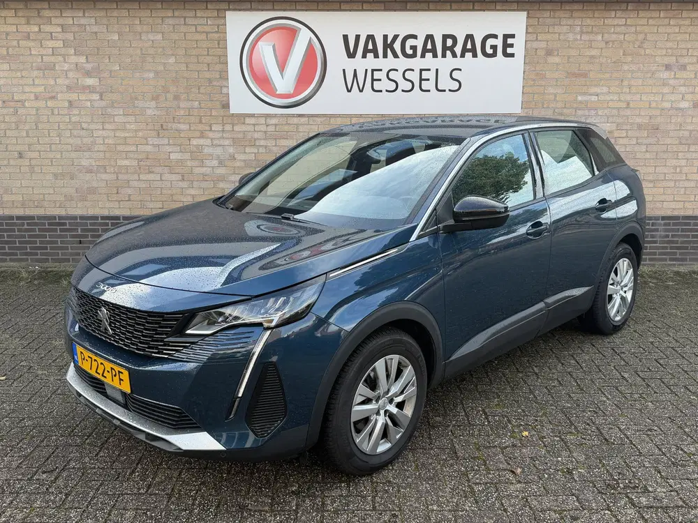 Peugeot 3008 1.2 PureTech Active Automaat uit 2022, foto 2