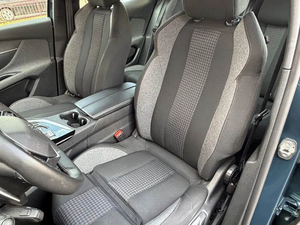 Peugeot 3008 1.2 PureTech Active Automaat uit 2022, foto 9