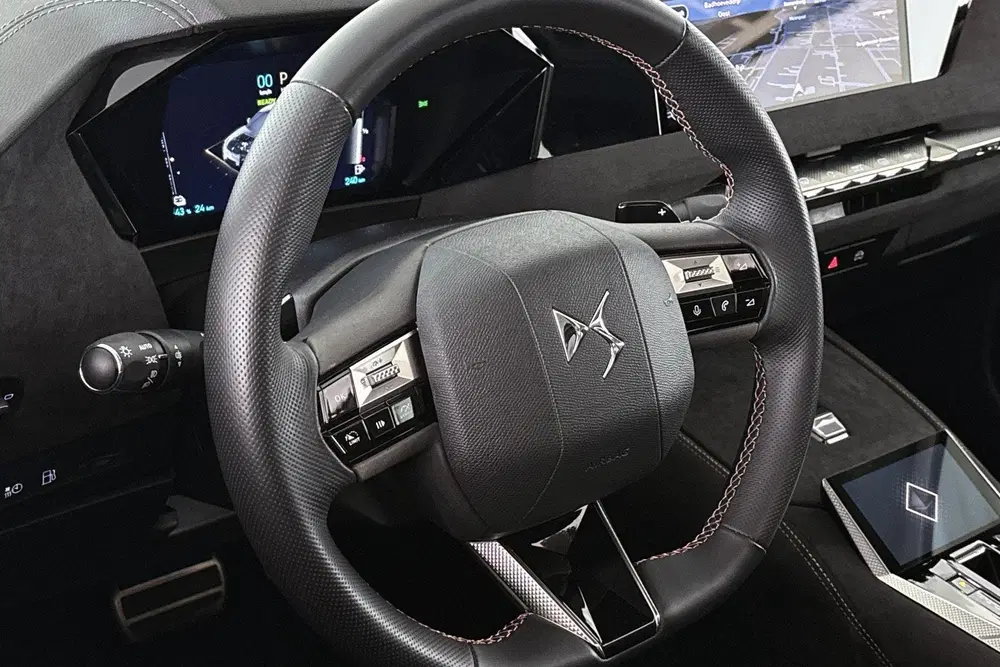 DS Automobiles DS 4 DS 4 E-Tense Performance Line Panoramadak uit 2024, foto 12