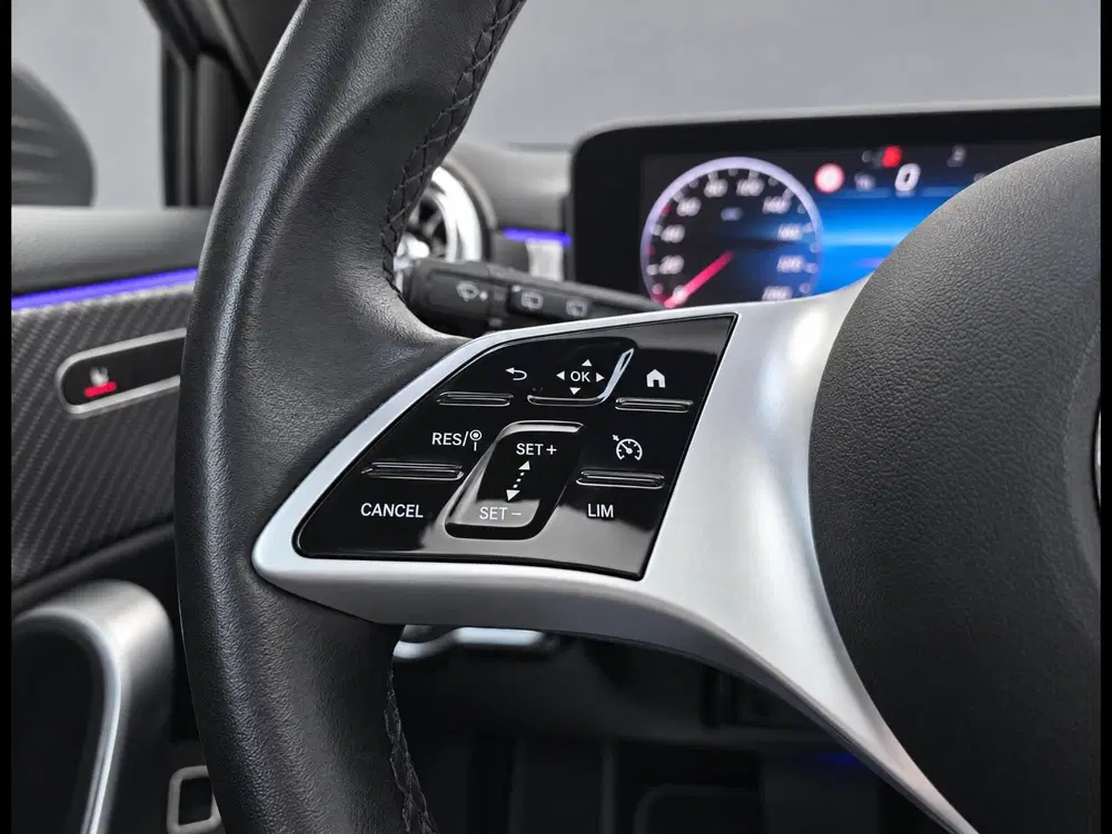 Mercedes-Benz A-Klasse 250 e Luxury Line uit 2024, foto 10