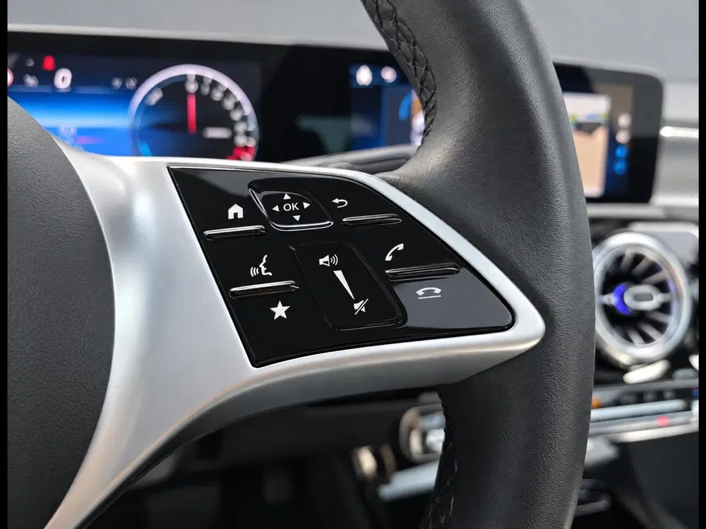 Mercedes-Benz A-Klasse 250 e Luxury Line uit 2024, foto 12