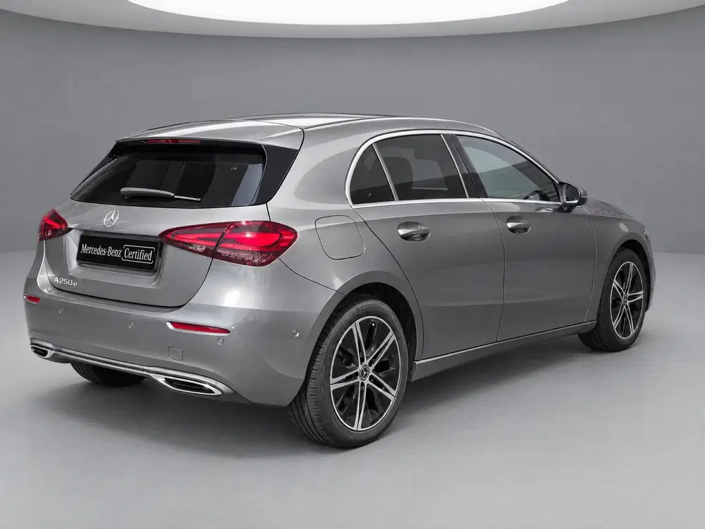Mercedes-Benz A-Klasse 250 e Luxury Line uit 2024, foto 2