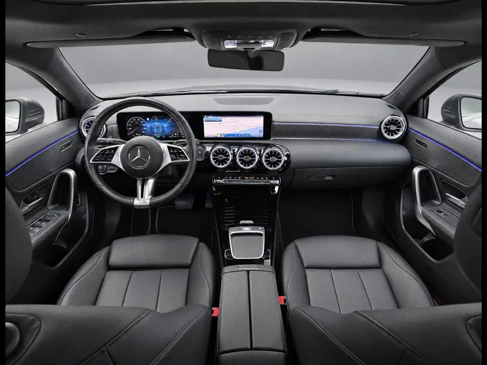Mercedes-Benz A-Klasse 250 e Luxury Line uit 2024, foto 4