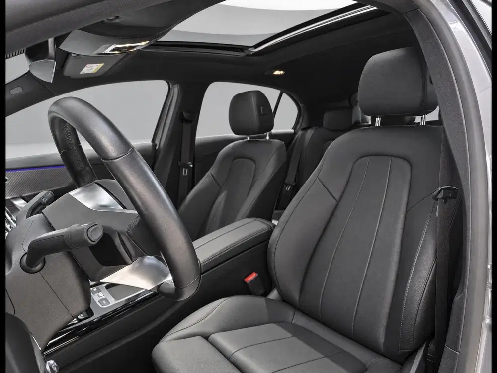 Mercedes-Benz A-Klasse 250 e Luxury Line uit 2024, foto 5