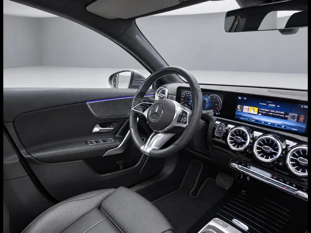 Mercedes-Benz A-Klasse 250 e Luxury Line uit 2024, foto 8