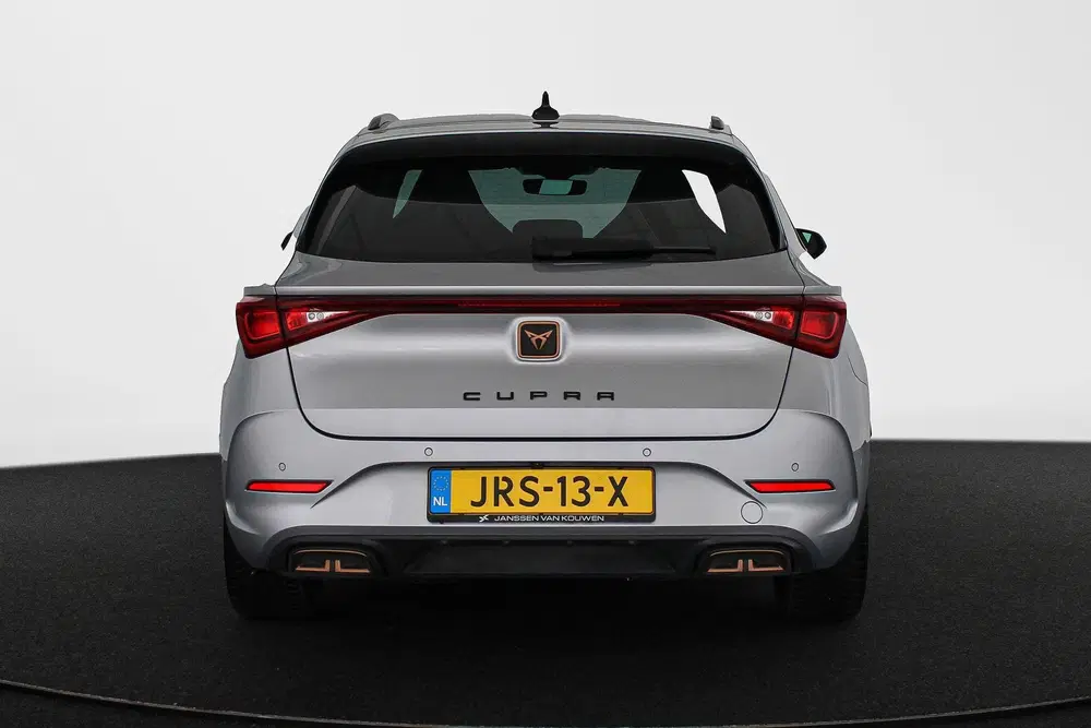 Cupra Leon 1.4 e-Hybrid Achteruitrijcamera 18" uit 2023, foto 14