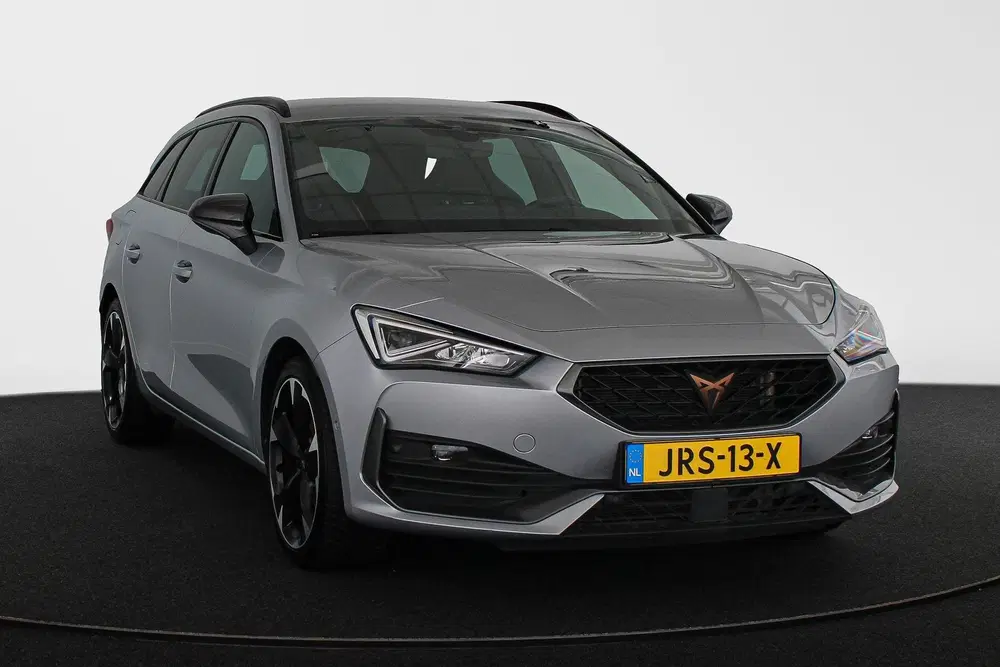 Cupra Leon 1.4 e-Hybrid Achteruitrijcamera 18" uit 2023, foto 2