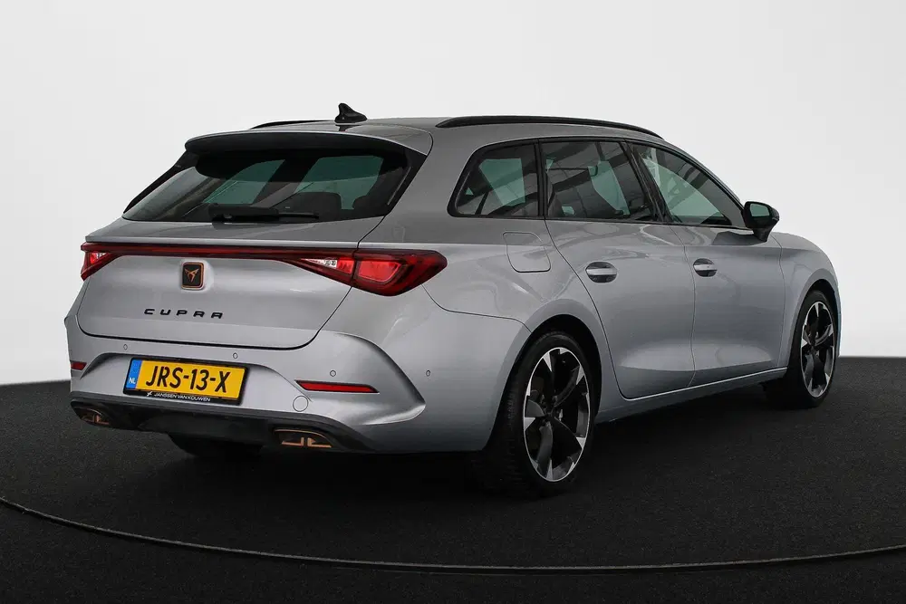 Cupra Leon 1.4 e-Hybrid Achteruitrijcamera 18" uit 2023, foto 3