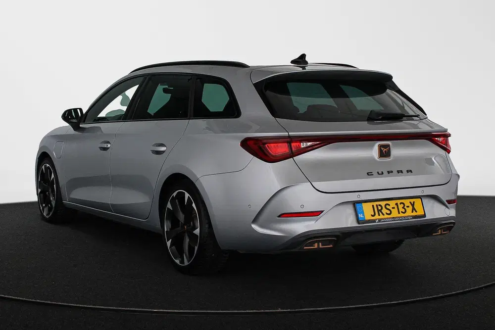 Cupra Leon 1.4 e-Hybrid Achteruitrijcamera 18" uit 2023, foto 4