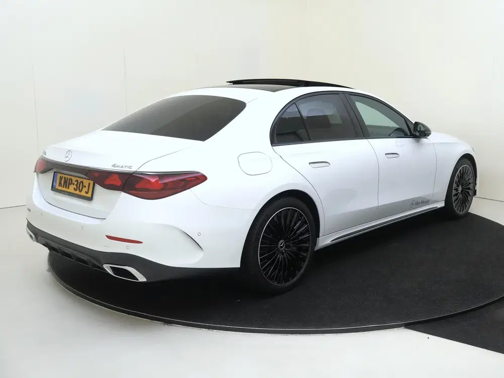 Mercedes-Benz E-Klasse 400 e 4MATIC AMG Line uit 2026, foto 4