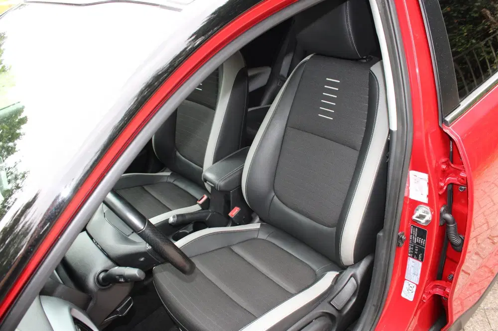 Kia Stonic 1.0 T-GDi DynamicLine uit 2020, foto 14