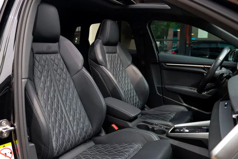 Audi A3 45 TFSI e 3x S-Line Competition PANO RS uit 2021, foto 2