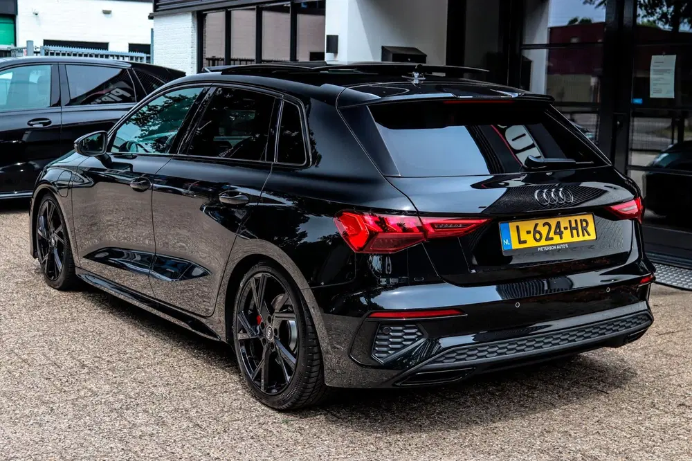 Audi A3 45 TFSI e 3x S-Line Competition PANO RS uit 2021, foto 6