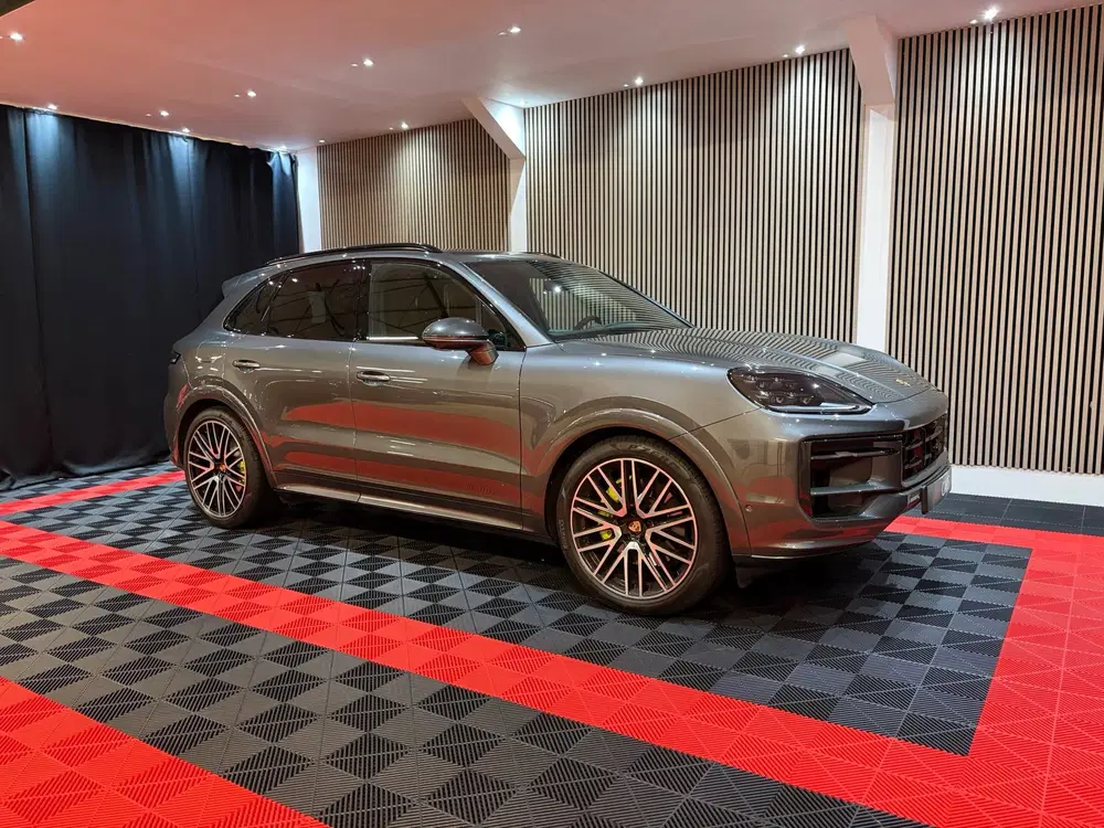 Porsche Cayenne E-hybrid Sport Chrono+ Passenger Display P uit 2024